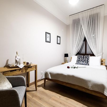 Old Town Ac Apartments Main Raiway Station Краков Экстерьер фото