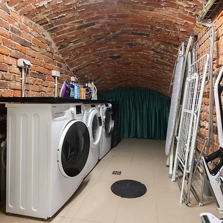 Old Town Ac Apartments Main Raiway Station Краков Экстерьер фото