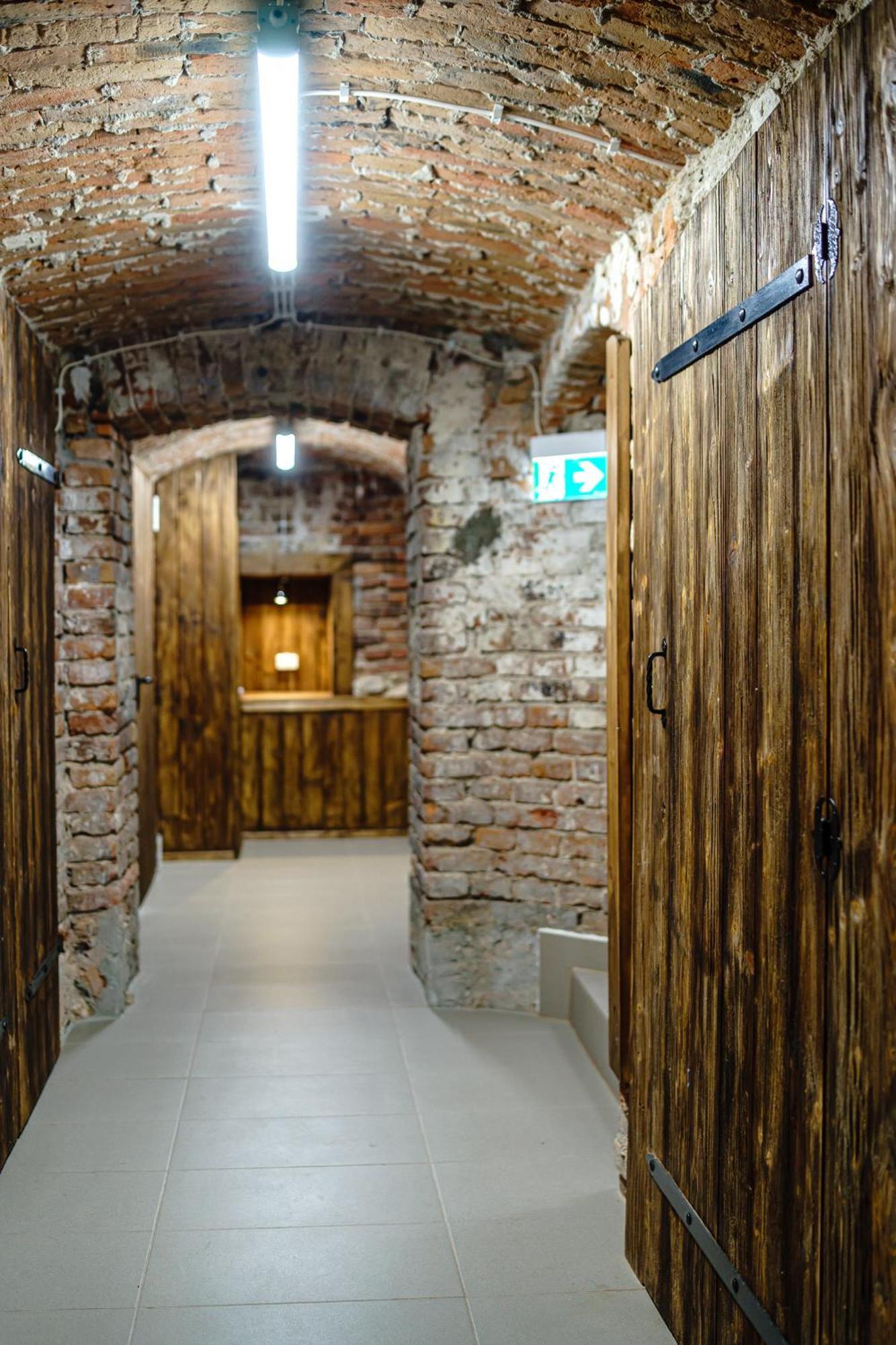 Old Town Ac Apartments Main Raiway Station Краков Экстерьер фото