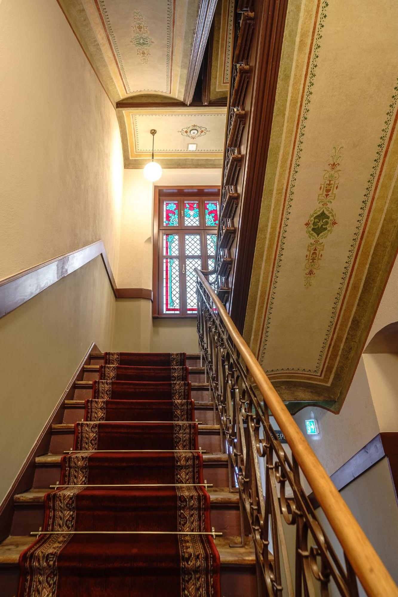 Old Town Ac Apartments Main Raiway Station Краков Экстерьер фото