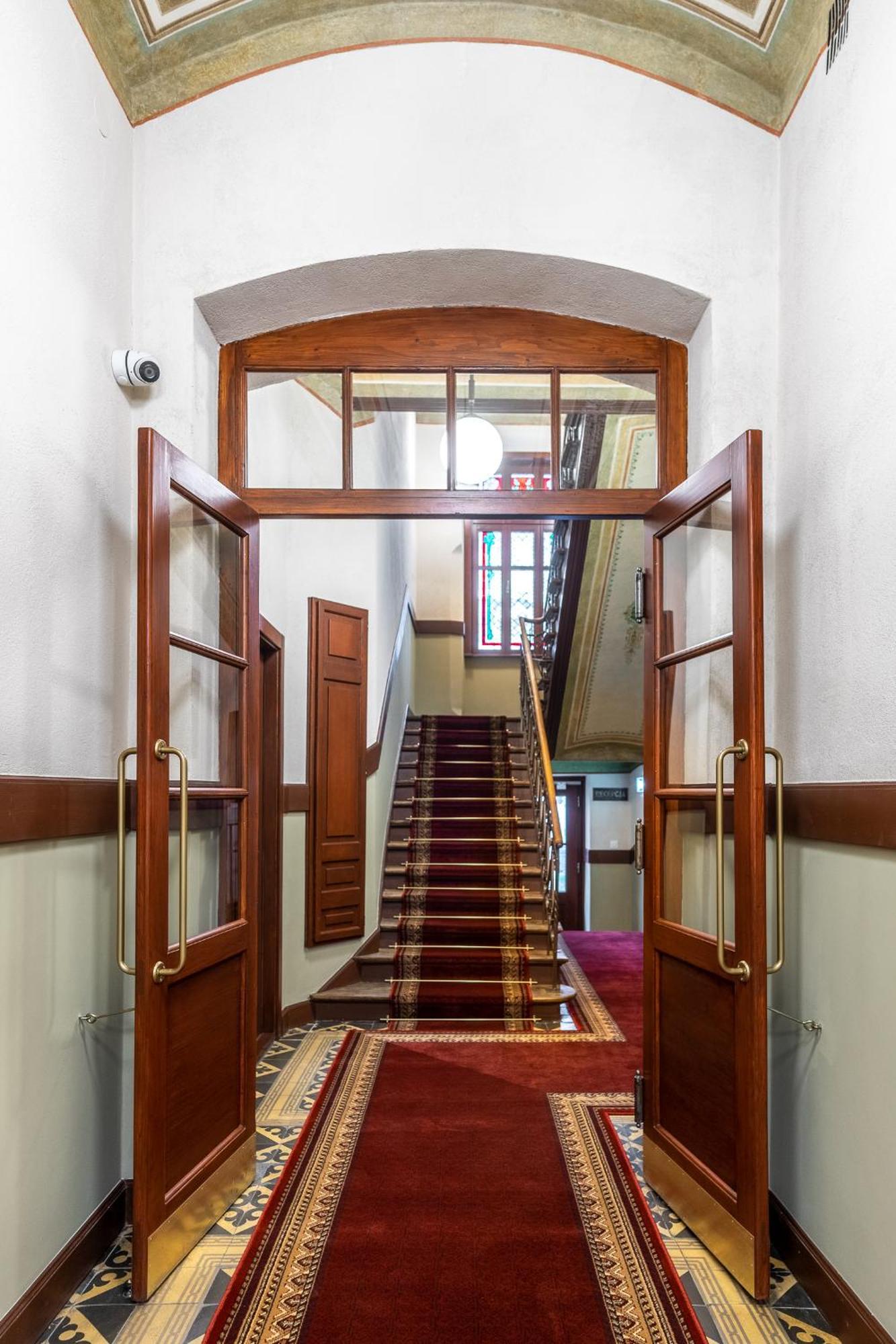 Old Town Ac Apartments Main Raiway Station Краков Экстерьер фото