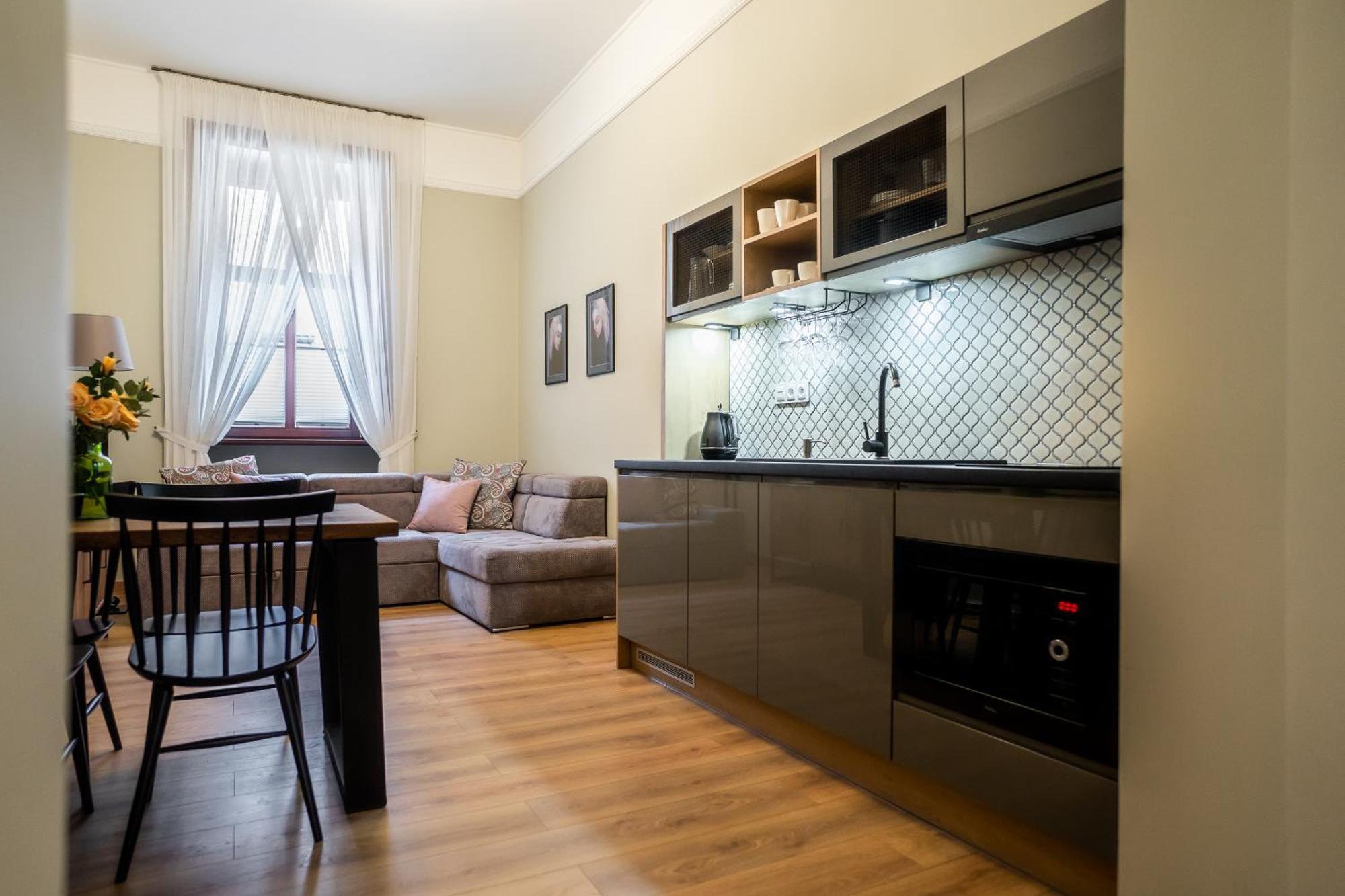 Old Town Ac Apartments Main Raiway Station Краков Экстерьер фото