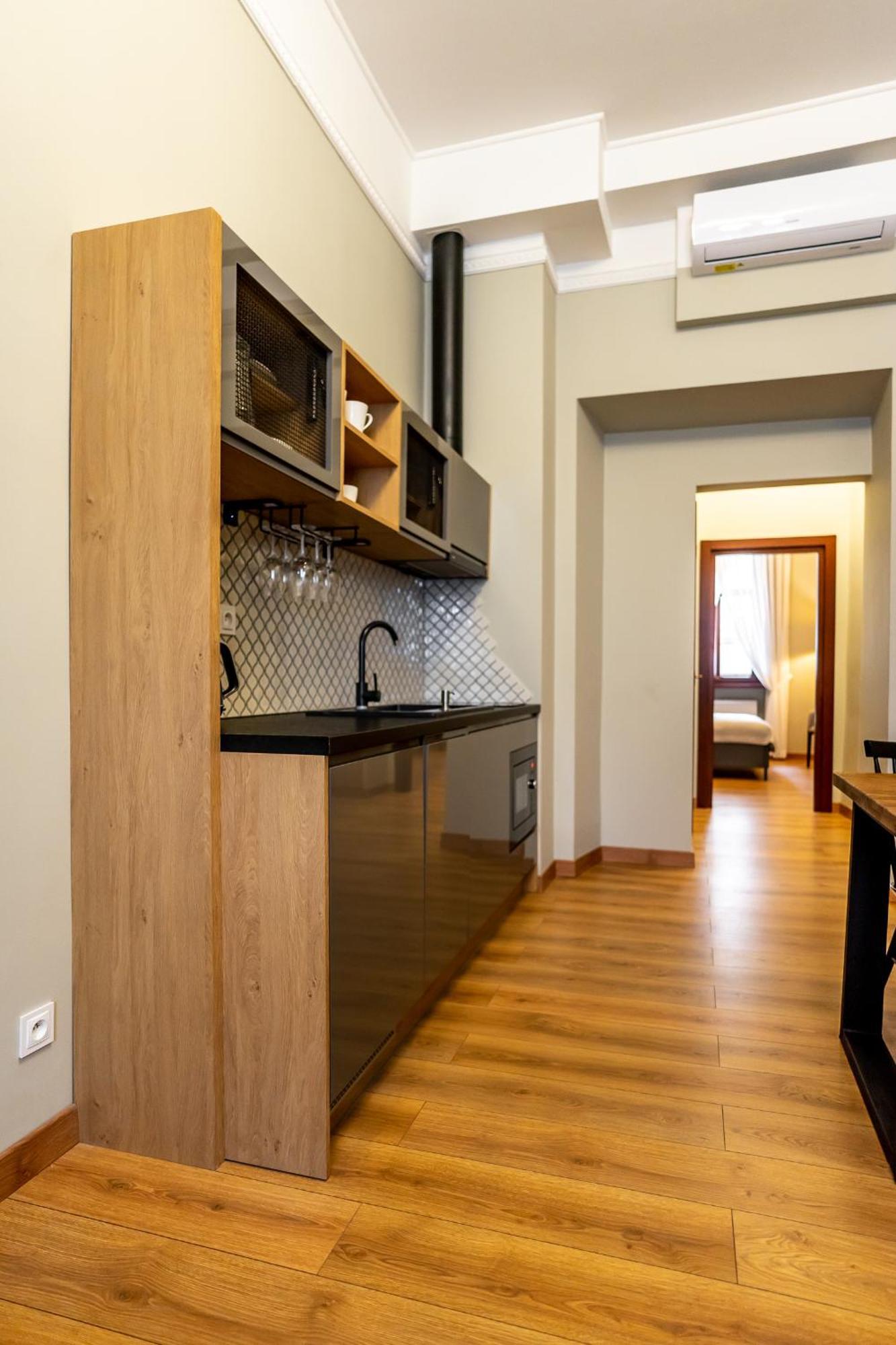 Old Town Ac Apartments Main Raiway Station Краков Экстерьер фото