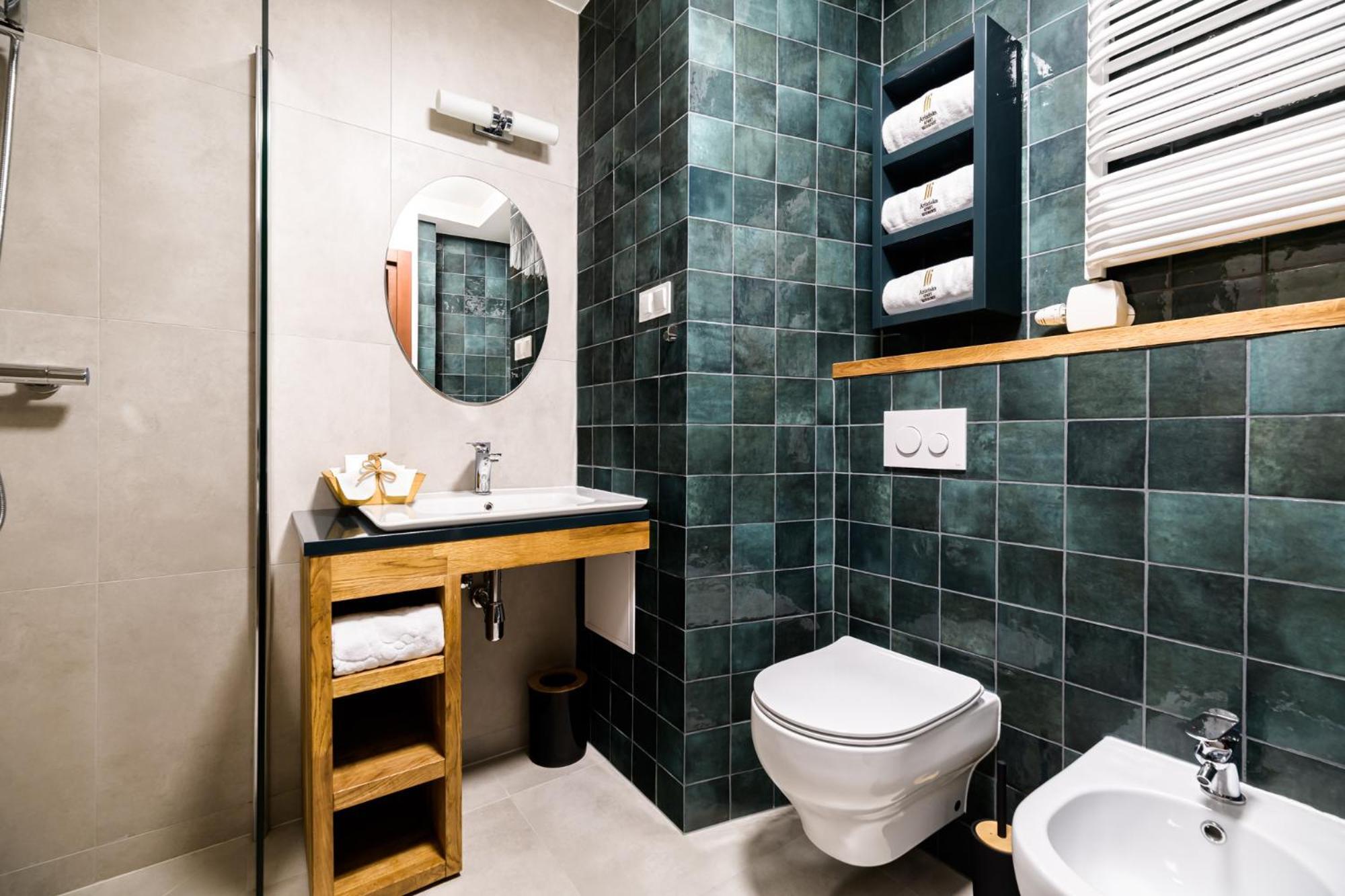 Old Town Ac Apartments Main Raiway Station Краков Экстерьер фото