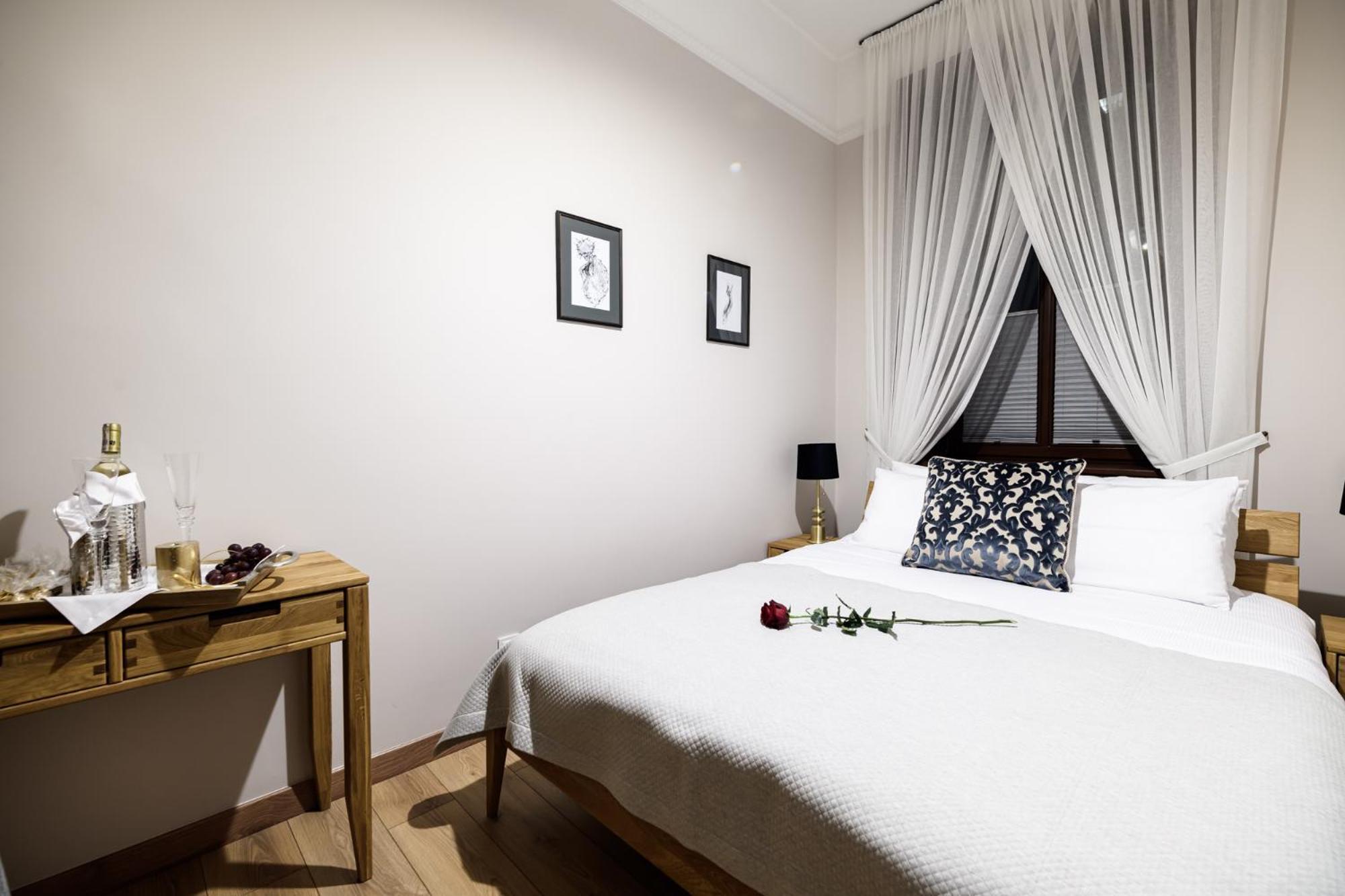 Old Town Ac Apartments Main Raiway Station Краков Экстерьер фото
