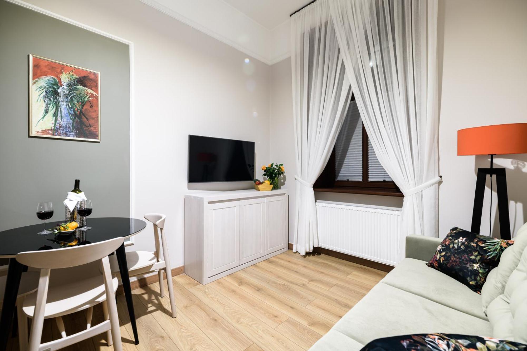 Old Town Ac Apartments Main Raiway Station Краков Экстерьер фото