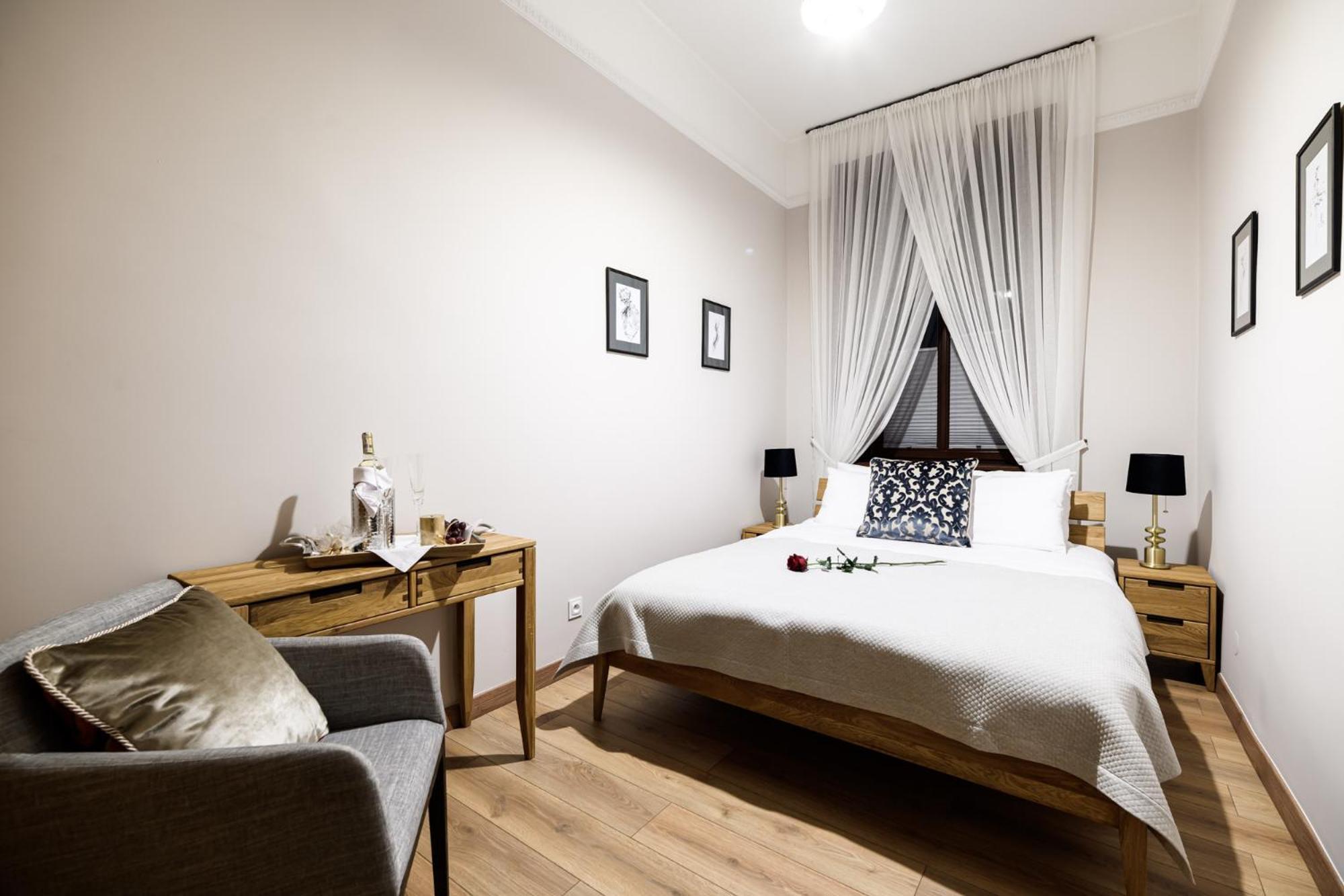 Old Town Ac Apartments Main Raiway Station Краков Экстерьер фото